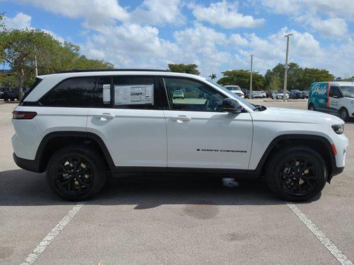 2025 Jeep Grand Cherokee Altitude