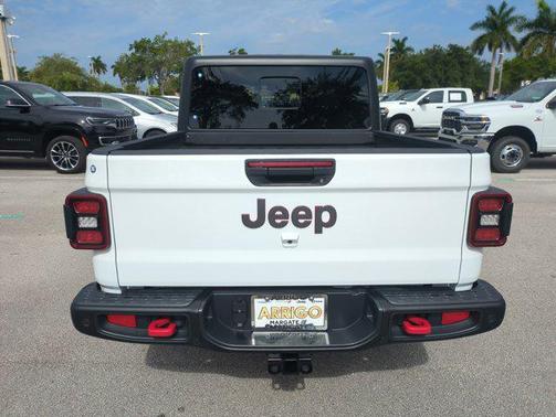 Bright White Clearcoat 2025 Jeep Gladiator Rubicon