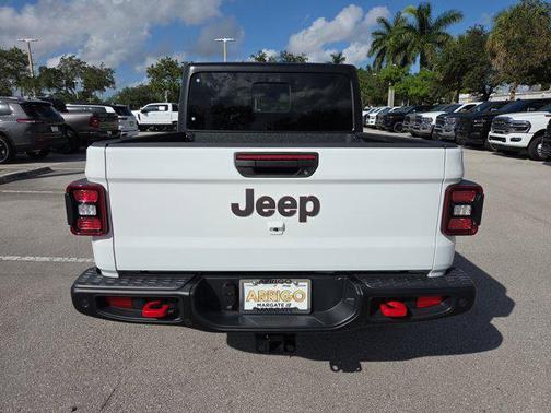 Bright White Clearcoat 2025 Jeep Gladiator Rubicon