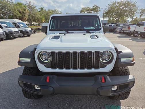 Bright White Clearcoat 2025 Jeep Gladiator Rubicon