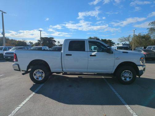 2025 RAM 2500 Tradesman Crew Cab 4x4 6'4' Box