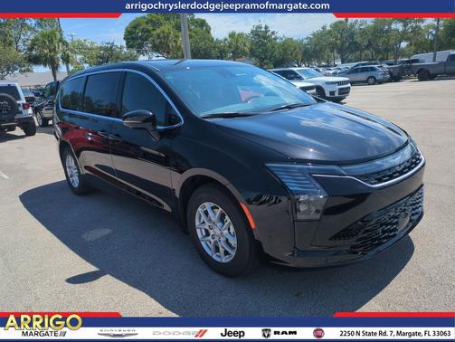 Diamond Black Crystal Pearlcoat 2027 Chrysler Pacifica L