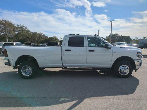 2026 RAM 3500 Tradesman Crew Cab 4x4 8' Box