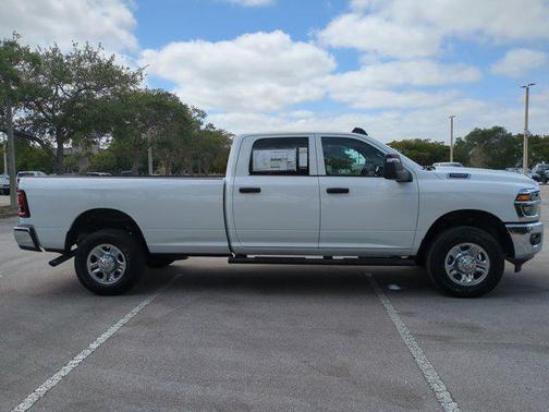 2025 RAM 2500 Tradesman Crew Cab 4x4 8' Box