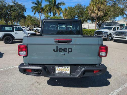 2026 Jeep Gladiator Sport