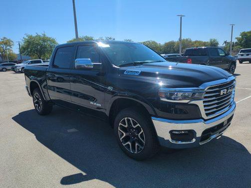Diamond Black Crystal Pearlcoat 2026 RAM 1500 Laramie