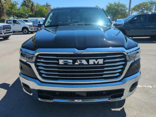 Diamond Black Crystal Pearlcoat 2026 RAM 1500 Laramie