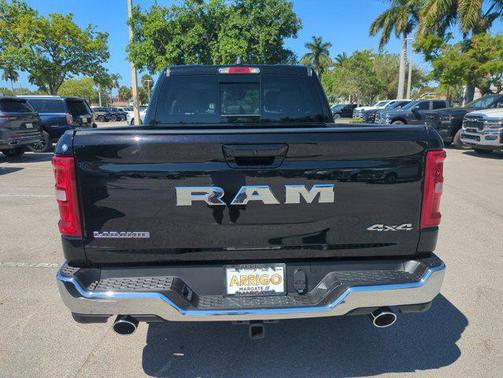 Diamond Black Crystal Pearlcoat 2026 RAM 1500 Laramie