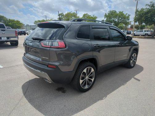 Granite Crystal Metallic Clearcoat 2022 Jeep Cherokee Limited