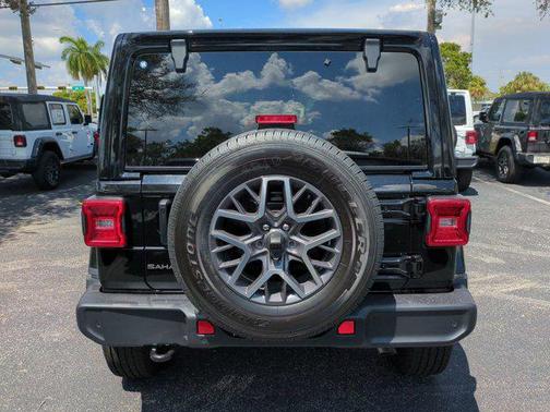 2025 Jeep Wrangler 4-Door Sahara 4x4