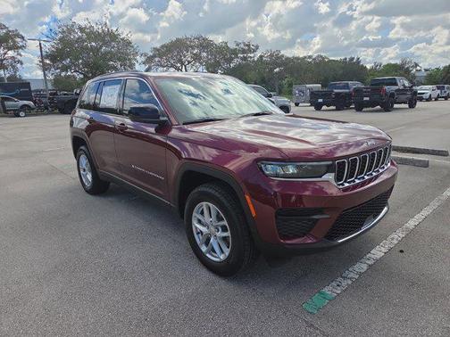 2025 Jeep Grand Cherokee Laredo