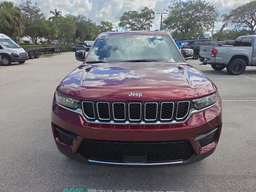 2025 Jeep Grand Cherokee Laredo