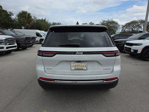 2025 Jeep Grand Cherokee Laredo