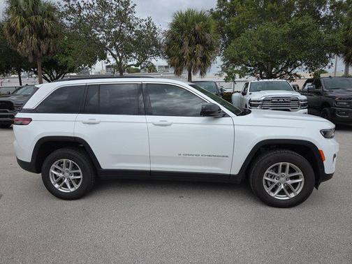 2025 Jeep Grand Cherokee Laredo