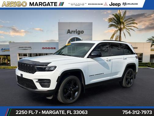 Bright White Clearcoat 2024 Jeep Grand Cherokee Altitude