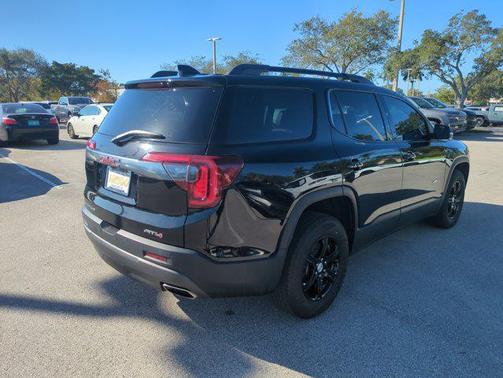 2022 GMC Acadia AWD AT4