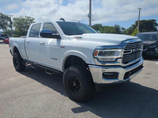 Bright White Clearcoat 2022 RAM 2500 Laramie Crew Cab 4x4 6'4' Box