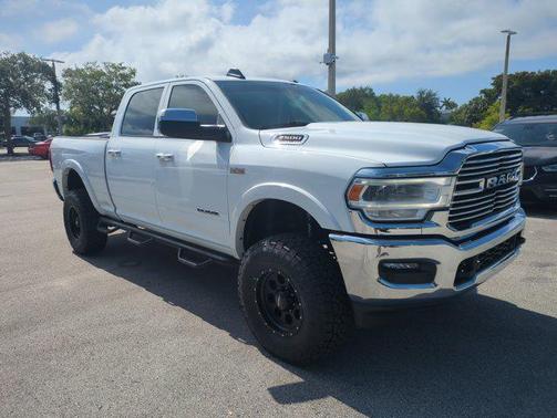 Bright White Clearcoat 2022 RAM 2500 Laramie Crew Cab 4x4 6'4' Box