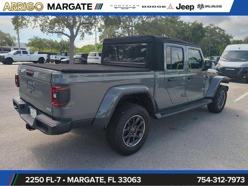 Sting-Gray Clearcoat 2022 Jeep Gladiator Overland