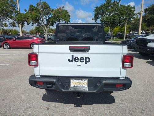 Bright White Clearcoat 2024 Jeep Gladiator Sport S