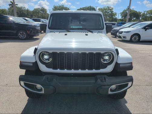Bright White Clearcoat 2024 Jeep Gladiator Sport S