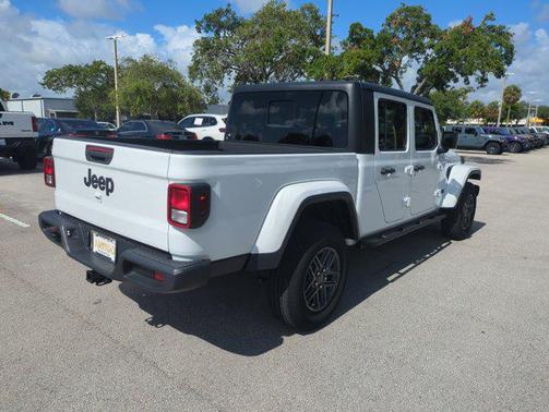 Bright White Clearcoat 2024 Jeep Gladiator Sport S