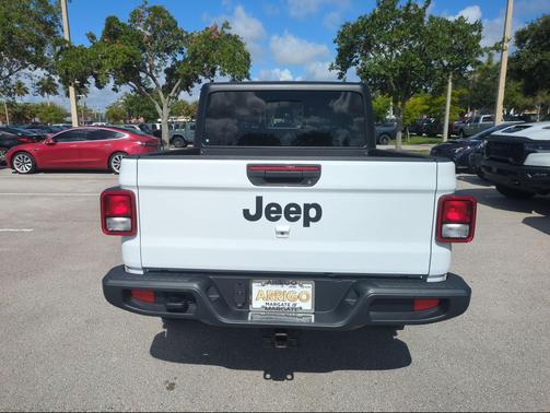 Bright White Clearcoat 2024 Jeep Gladiator Sport S