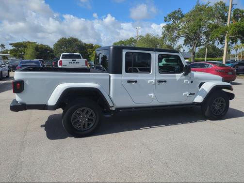 Bright White Clearcoat 2024 Jeep Gladiator Sport S