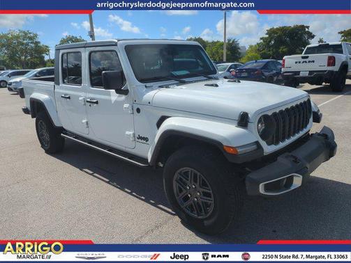 Bright White Clearcoat 2024 Jeep Gladiator Sport S