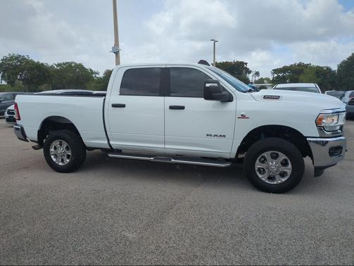 Bright White Clearcoat 2024 RAM 2500 Big Horn Crew Cab 4x4 6'4' Box