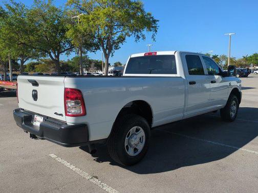 2023 RAM 3500 Tradesman Crew Cab 4x4 8' Box