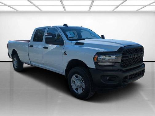 2023 RAM 3500 Tradesman Crew Cab 4x4 8' Box