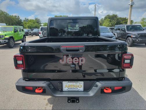 Black Clearcoat 2026 Jeep Gladiator Mojave 4x4
