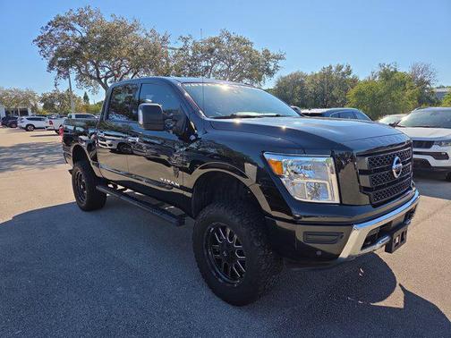 2021 Nissan Titan SV