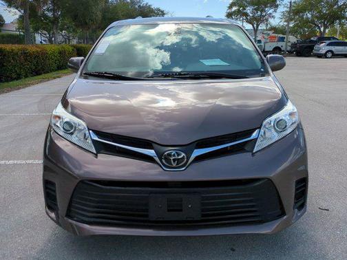 2020 Toyota Sienna LE