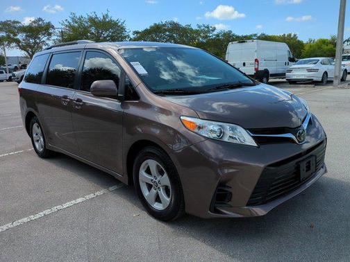 2020 Toyota Sienna LE