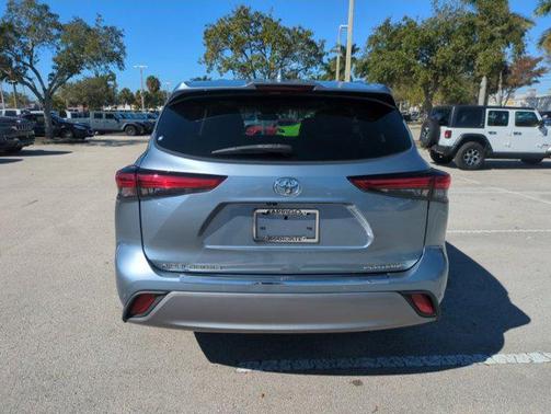 2022 Toyota Highlander Platinum