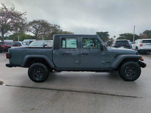 2026 Jeep Gladiator Sport