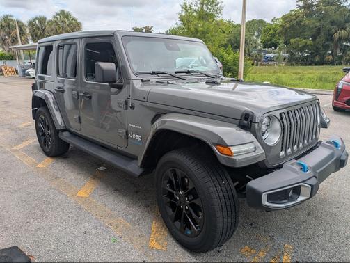 Sting-Gray Clearcoat 2022 Jeep Wrangler Unlimited 4xe Sahara