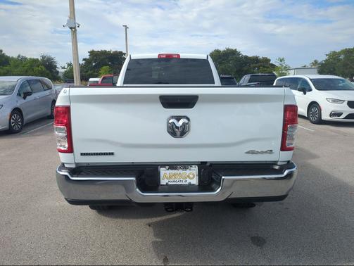 Bright White Clearcoat 2024 RAM 2500 Big Horn Crew Cab 4x4 8' Box