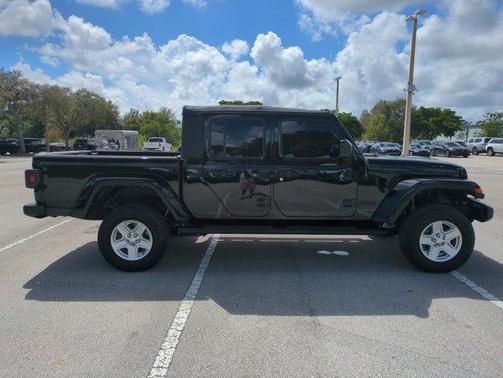 2022 Jeep Gladiator Sport S
