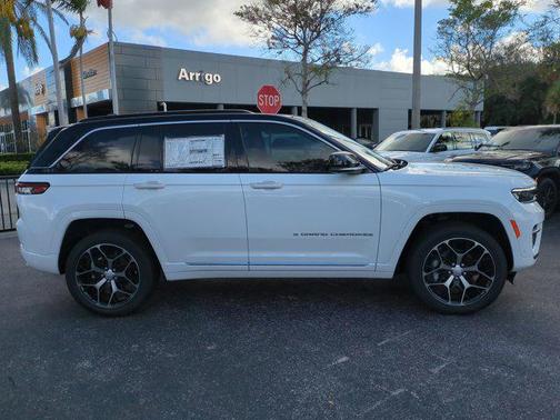 2025 Jeep Grand Cherokee Summit