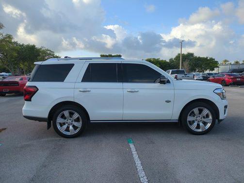 Star White Metallic Tri-Coat 2022 Ford Expedition King Ranch