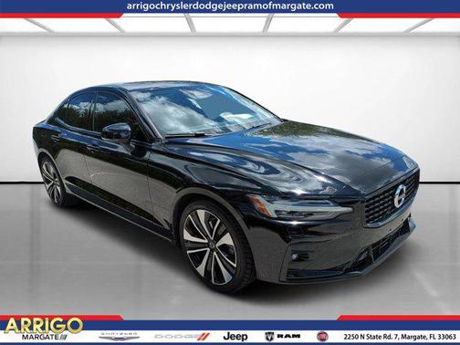2022 Volvo S60 T5 Momentum