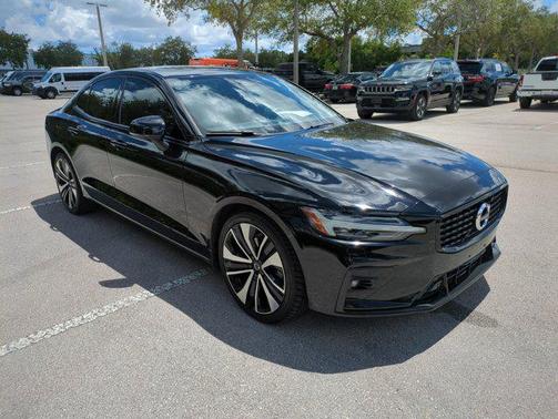 2022 Volvo S60 T5 Momentum
