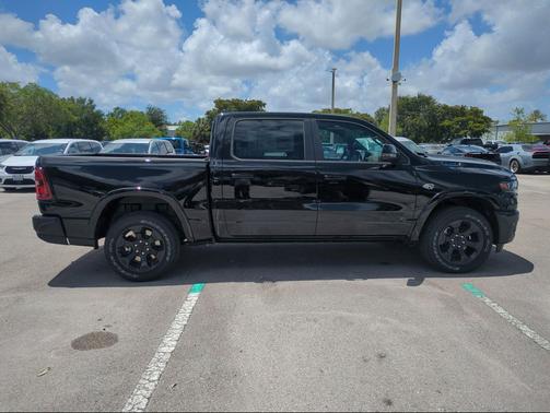Diamond Black Crystal Pearlcoat 2026 RAM 1500 Big Horn/Lone Star