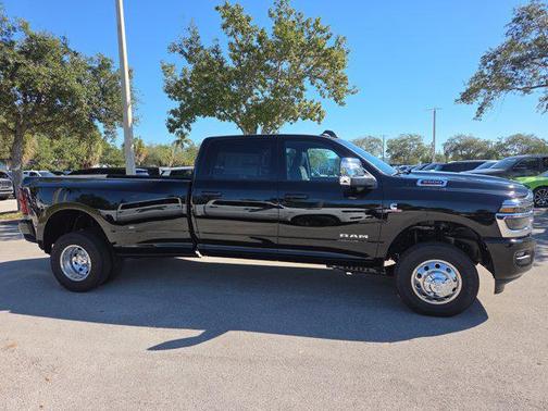 2026 RAM 3500 Laramie Crew Cab 4x4 8' Box