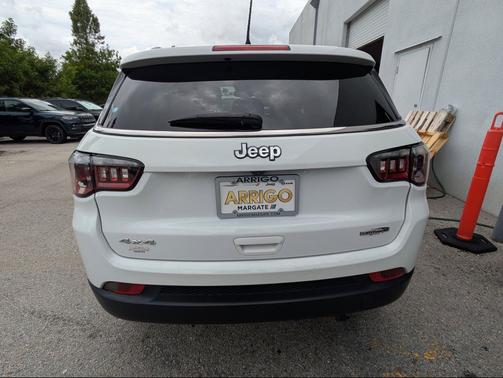 Bright White Clearcoat 2022 Jeep Compass Latitude Lux