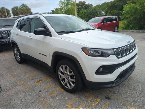 Bright White Clearcoat 2022 Jeep Compass Latitude Lux