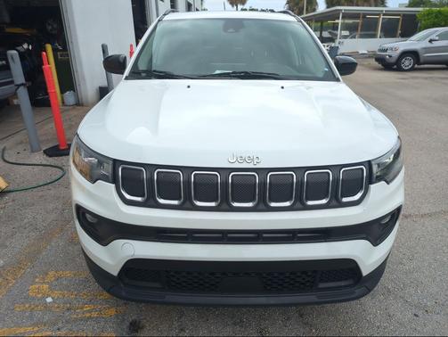 Bright White Clearcoat 2022 Jeep Compass Latitude Lux
